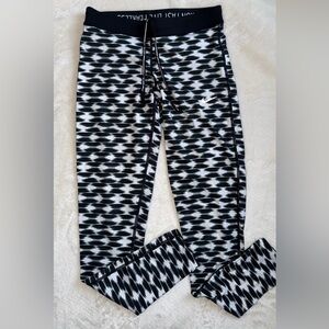 Nike Women’s Relay Cropped Pattern Leggings